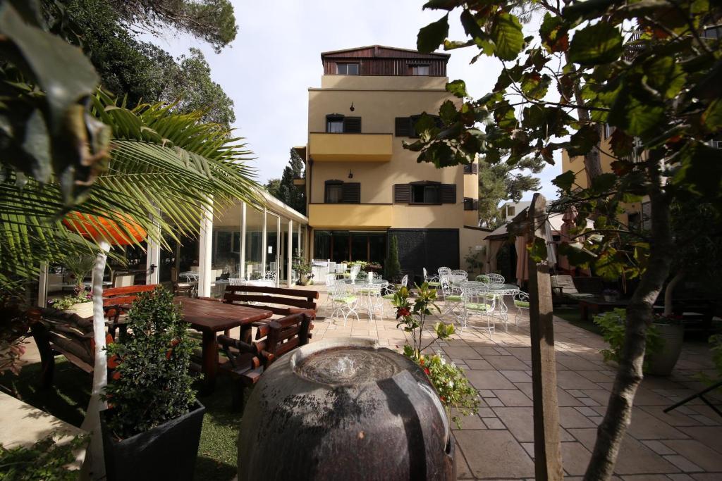 Carmel Boutique 5*